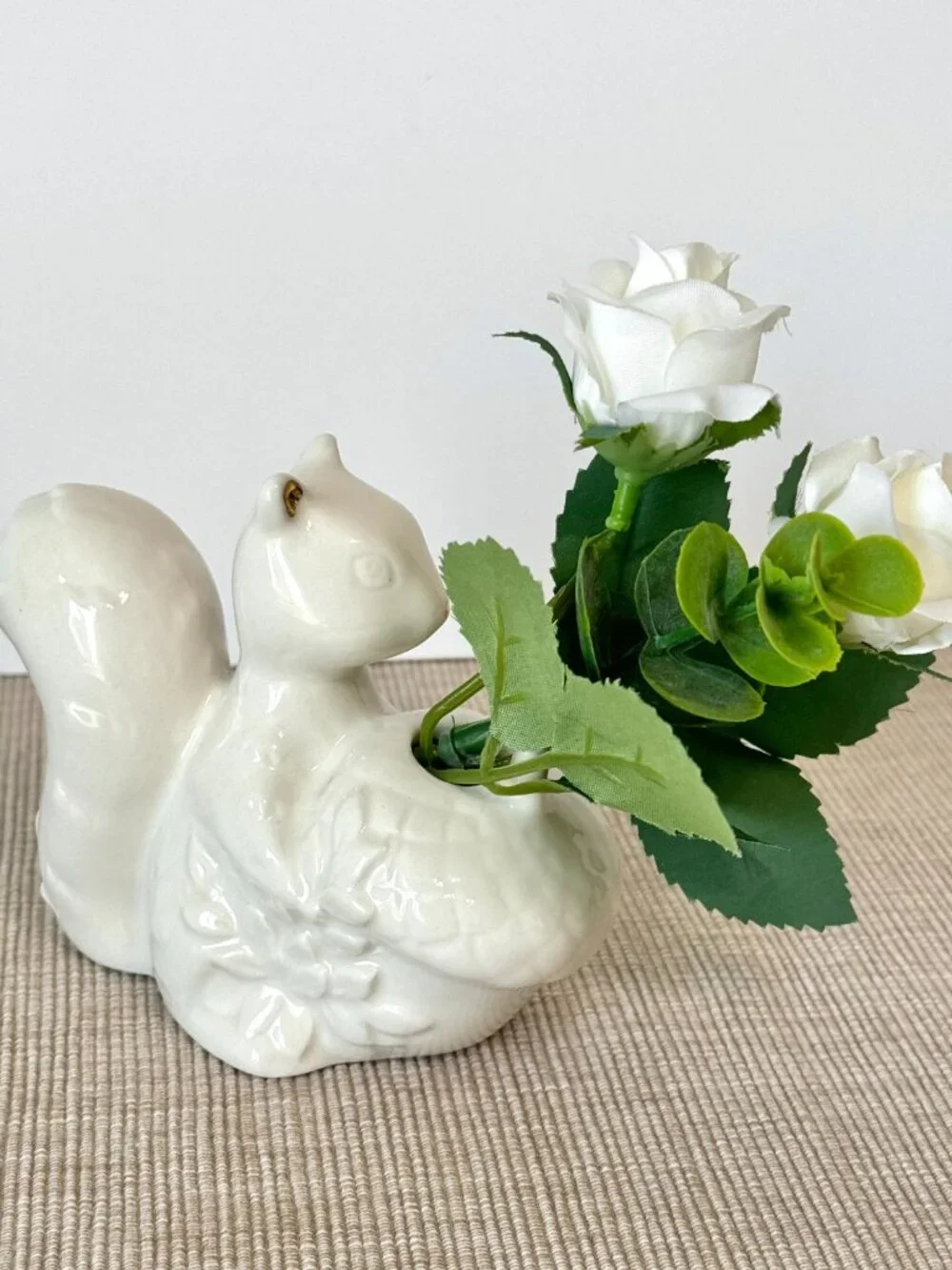 NEW Anthropologie Winter White Creature Bud Vase SQUIRREL Figurine - Picture 3 of 8